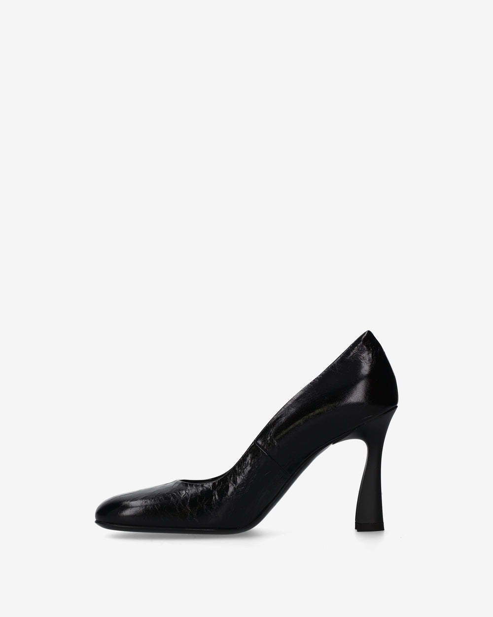 Leather pumps with a sculptural heel