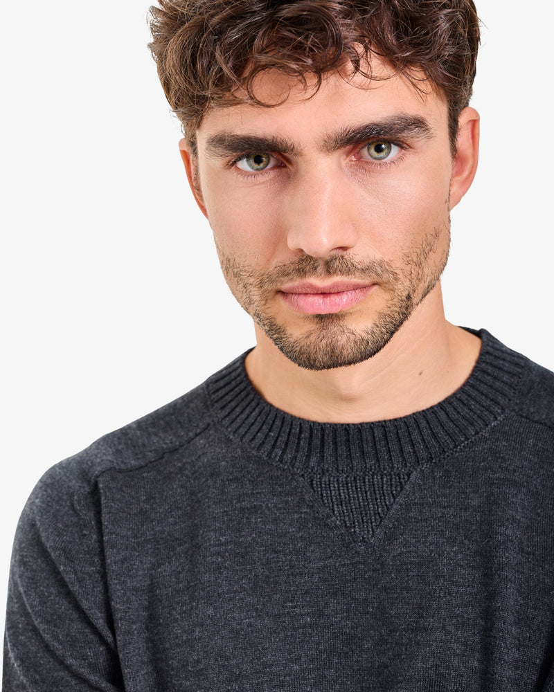 Round-neck wool sweater